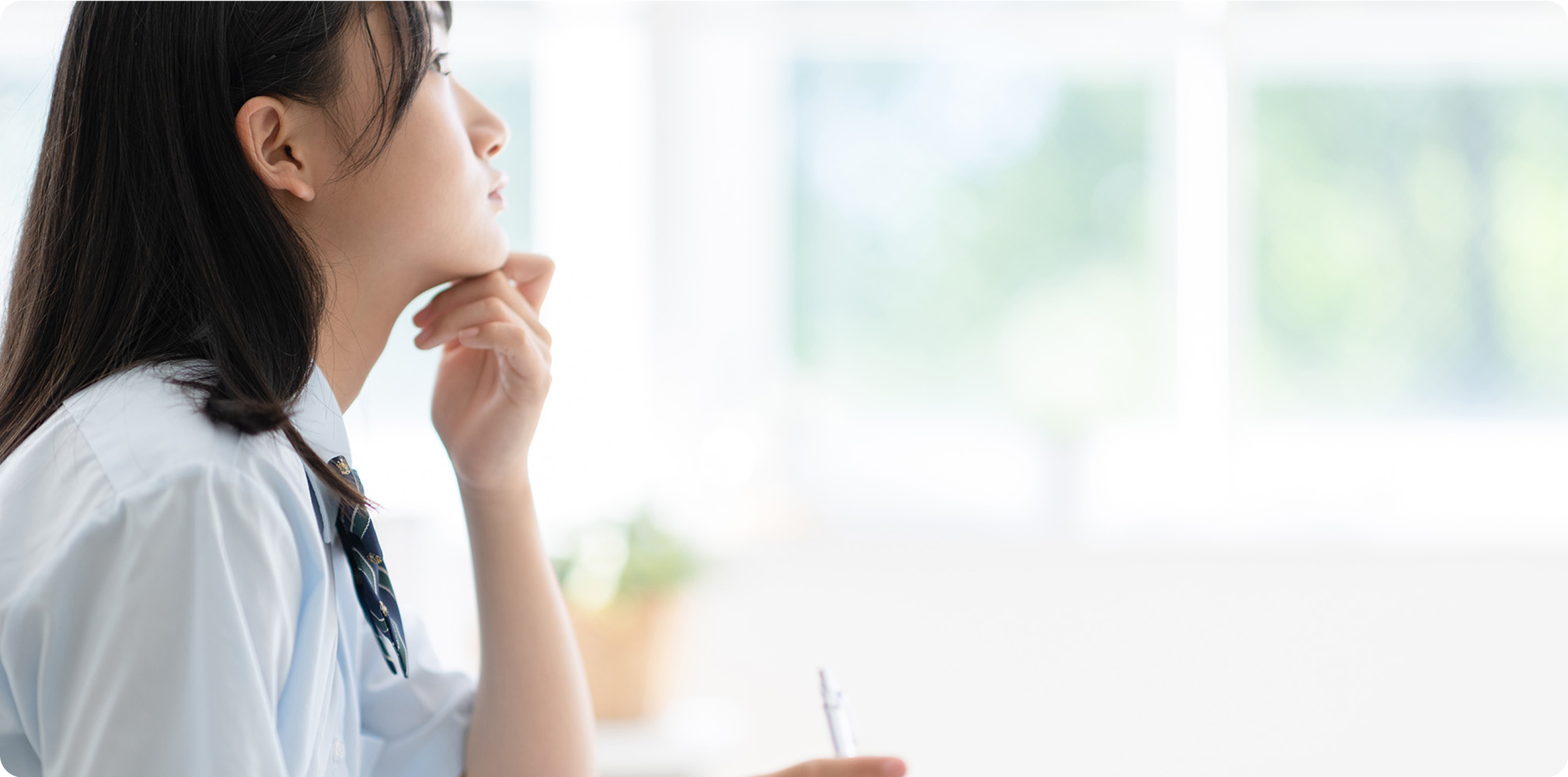 みらい学院の授業 真剣な顔で授業を受ける女子生徒の横顔