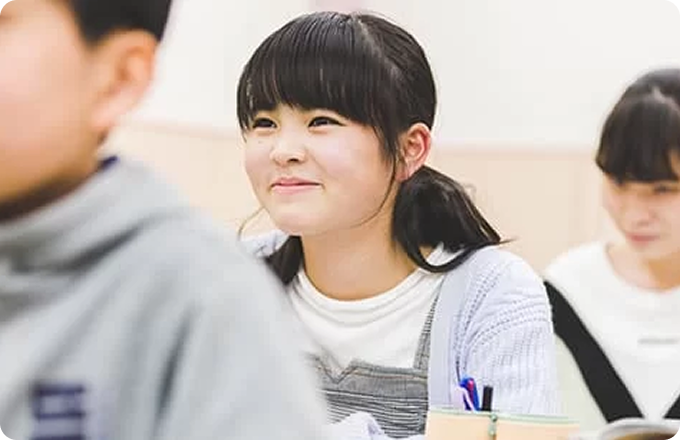 EISUゼミナールの授業 楽しそうに授業を受ける女子生徒